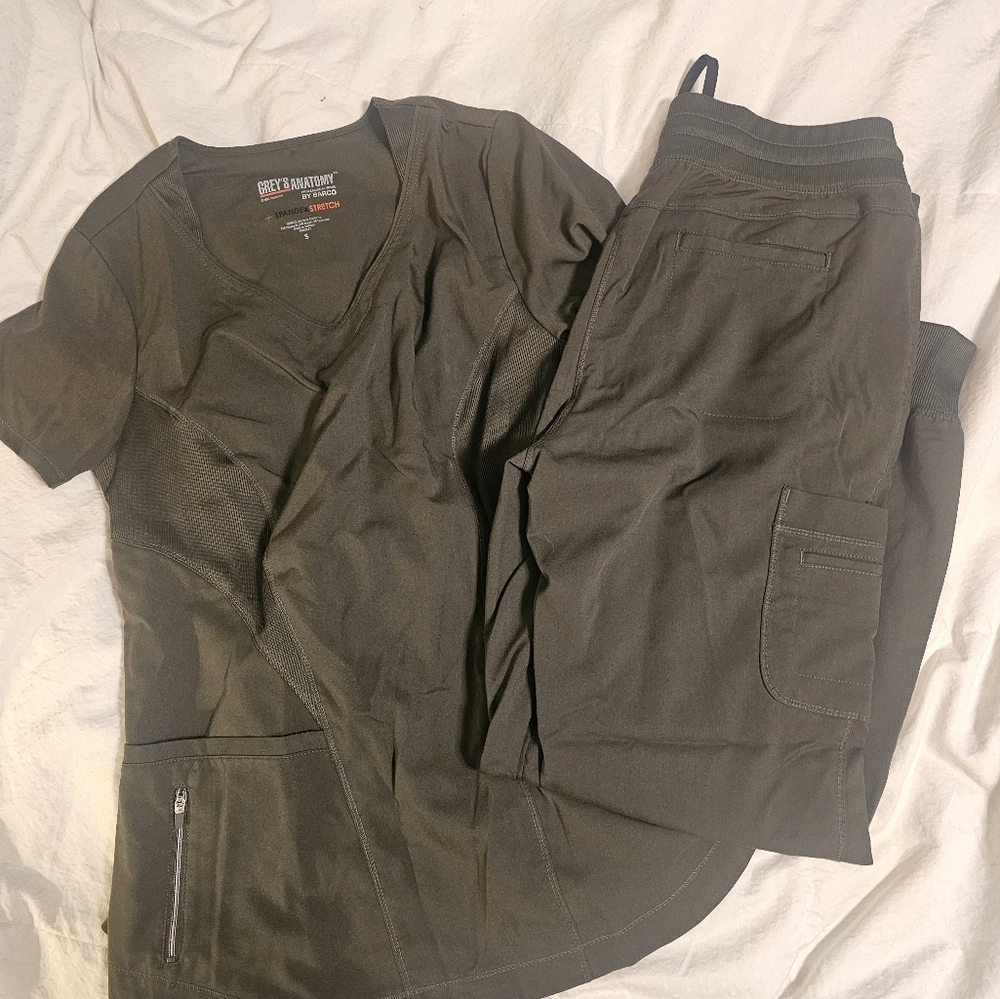 Grey's Anatomy by Barco stretch scrub set, size small, olive green